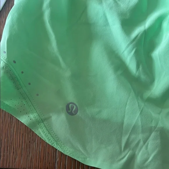 Lululemon Athletica Green Athletic Shorts Lightweight Performance - Picture 3 of 3